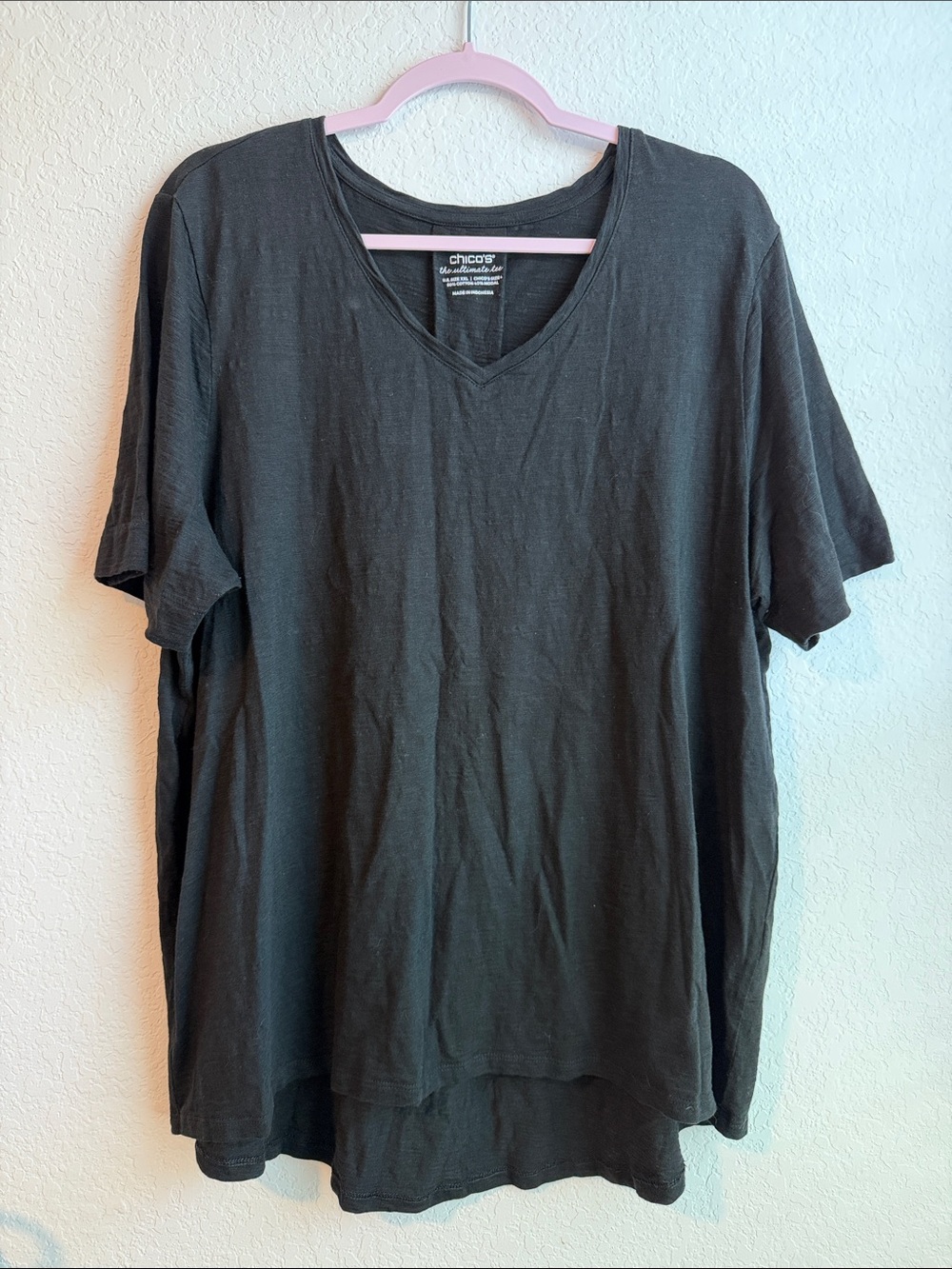 Chico's Ultimate Tee Black V-Neck w/Short Sleeves